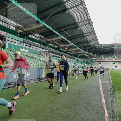 05.10.2025 - 20. swb-Marathon Bremen Michael Burmester http://msf.ph/oto/9225544 05.10.2025 10:40:26 Laufen im Stadion 7799, 8111, 9205, 9220, 9241, 9245, 9275, 9286, 9308, 9321, 9387, 9423, 9440, 9466, 9491, 9552, 9554, 9571, 9615, 9619, 9623, 9661, 9662, 9690, 9712, 9721, 9786, 9804, 9866, 9901, 9931, 9942, 9976, 10001, 10037, 10058, 10081, 10135, 10157, 10160, 10168, 10185, 10192, 10193, 10243, 10286, 10343, 10383, 10419, 10422, 10451, 10532, 10542, 10563, 10580, 10603, 10604, 10619, 10674, 10699, 10737, 11090, 11270, 7779, 7789, 7979, 9002, 9180, 9186, 9419, 11044 meine-sportfotos.de