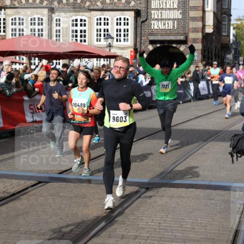 05.10.2025 - 20. swb-Marathon Bremen Yannick Fuchs http://msf.ph/oto/9225546 05.10.2025 11:00:14 Ziel 7621, 9005, 9381, 9603, 9604, 9611, 9666, 10138, 10290, 10291, 10311, 10489, 10572, 11026, 11125, 11266, 11600 meine-sportfotos.de