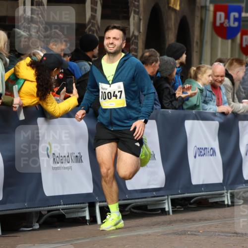 05.10.2025 - 20. swb-Marathon Bremen Strokosch-Dieckow http://msf.ph/oto/9225556 05.10.2025 10:48:52 Ziel 7414, 9255, 9583, 9674, 10047, 10877, 10973, 11248 meine-sportfotos.de