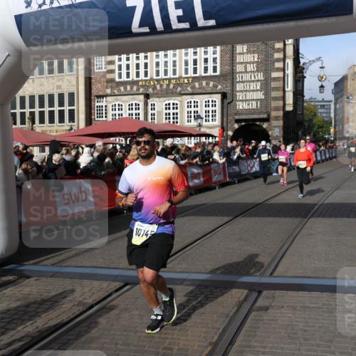 05.10.2025 - 20. swb-Marathon Bremen Yannick Fuchs http://msf.ph/oto/9225557 05.10.2025 10:56:57 Ziel 9188, 9266, 9669, 10059, 10145, 10845, 10924, 11274, 11426, 11675, 11734 meine-sportfotos.de