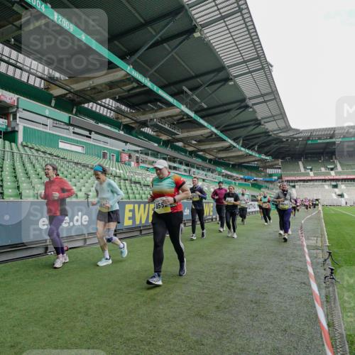 05.10.2025 - 20. swb-Marathon Bremen Michael Burmester http://msf.ph/oto/9225559 05.10.2025 10:40:29 Laufen im Stadion 7799, 8111, 9205, 9220, 9241, 9245, 9275, 9286, 9308, 9321, 9387, 9423, 9440, 9466, 9483, 9491, 9552, 9554, 9571, 9615, 9619, 9623, 9662, 9690, 9712, 9721, 9786, 9804, 9866, 9901, 9931, 9942, 9976, 10001, 10037, 10058, 10081, 10135, 10157, 10160, 10168, 10185, 10193, 10243, 10286, 10343, 10383, 10419, 10422, 10451, 10532, 10542, 10563, 10580, 10603, 10604, 10619, 10674, 10699, 10737, 11090, 11270, 7779, 7789, 7979, 9002, 9180, 9186, 9419, 9661, 11044 meine-sportfotos.de
