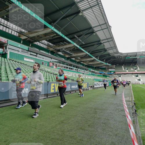 05.10.2025 - 20. swb-Marathon Bremen Michael Burmester http://msf.ph/oto/9225574 05.10.2025 10:40:33 Laufen im Stadion 7799, 8111, 9205, 9220, 9241, 9245, 9275, 9308, 9321, 9353, 9387, 9423, 9438, 9440, 9466, 9483, 9491, 9552, 9554, 9571, 9615, 9619, 9623, 9690, 9702, 9712, 9721, 9804, 9853, 9866, 9877, 9892, 9901, 9931, 9942, 9976, 10001, 10037, 10058, 10081, 10100, 10101, 10135, 10157, 10160, 10168, 10193, 10243, 10286, 10343, 10383, 10419, 10422, 10451, 10532, 10542, 10563, 10580, 10619, 10674, 10699, 10737, 11090, 11270, 7779, 7789, 9180, 9186, 9286, 9419, 9661, 9662, 11044 meine-sportfotos.de