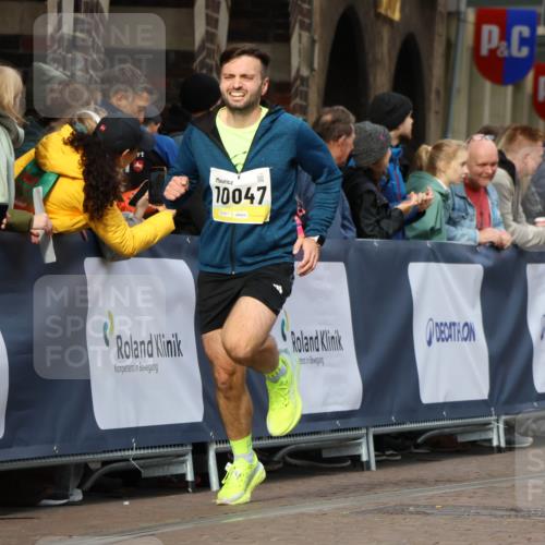 05.10.2025 - 20. swb-Marathon Bremen Strokosch-Dieckow http://msf.ph/oto/9225576 05.10.2025 10:48:52 Ziel 7414, 9255, 9583, 9674, 10047, 10877, 10973, 11248 meine-sportfotos.de