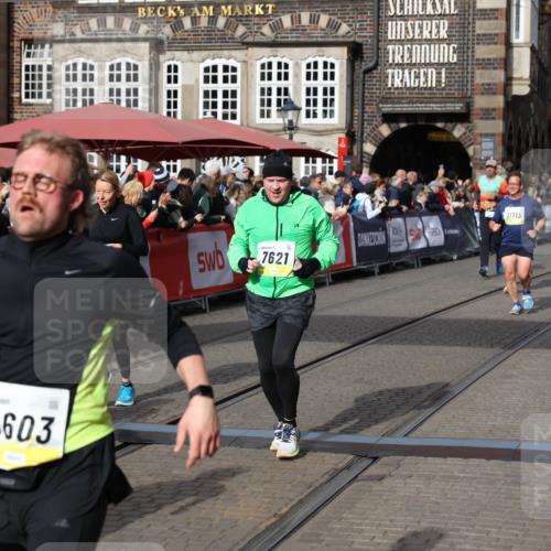 05.10.2025 - 20. swb-Marathon Bremen Yannick Fuchs http://msf.ph/oto/9225584 05.10.2025 11:00:15 Ziel 7621, 9005, 9603, 9604, 9611, 9666, 10138, 10311, 10489, 10572, 11026, 11125, 11266, 11600, 11713 meine-sportfotos.de