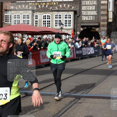 05.10.2025 - 20. swb-Marathon Bremen Yannick Fuchs http://msf.ph/oto/9225587 05.10.2025 11:00:16 Ziel 7621, 9603, 9604, 9611, 9666, 10138, 10345, 10489, 10572, 10889, 11026, 11125, 11266, 11600, 11713 meine-sportfotos.de