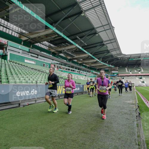 05.10.2025 - 20. swb-Marathon Bremen Michael Burmester http://msf.ph/oto/9225588 05.10.2025 10:40:42 Laufen im Stadion 7706, 7799, 8111, 9001, 9191, 9205, 9241, 9245, 9275, 9306, 9308, 9321, 9334, 9353, 9355, 9387, 9423, 9438, 9440, 9446, 9466, 9483, 9491, 9530, 9537, 9552, 9554, 9571, 9605, 9615, 9617, 9619, 9623, 9690, 9702, 9712, 9721, 9764, 9804, 9853, 9866, 9877, 9892, 9931, 9942, 10001, 10037, 10058, 10081, 10100, 10101, 10135, 10160, 10168, 10193, 10243, 10286, 10343, 10419, 10532, 10542, 10550, 10563, 10580, 10674, 10699, 10737, 11090, 11270, 7779, 9220, 9286, 9554, 9661, 9662 meine-sportfotos.de