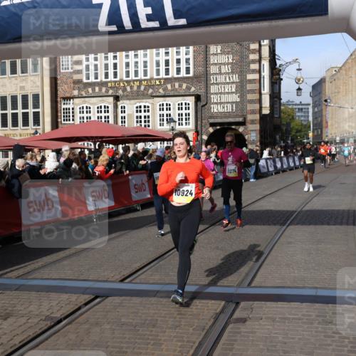 05.10.2025 - 20. swb-Marathon Bremen Yannick Fuchs http://msf.ph/oto/9225614 05.10.2025 10:57:00 Ziel 9188, 9669, 10105, 10145, 10397, 10845, 10924, 11274, 11426, 11675, 11734 meine-sportfotos.de
