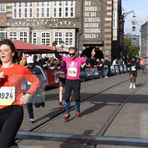 05.10.2025 - 20. swb-Marathon Bremen Yannick Fuchs http://msf.ph/oto/9225627 05.10.2025 10:57:00 Ziel 9188, 9669, 10105, 10145, 10397, 10845, 10924, 11274, 11426, 11675, 11734 meine-sportfotos.de