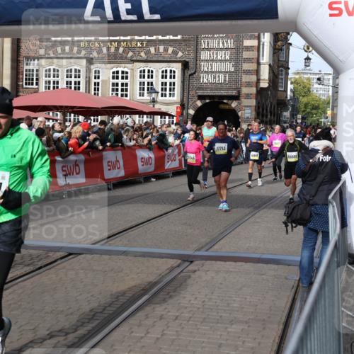 05.10.2025 - 20. swb-Marathon Bremen Yannick Fuchs http://msf.ph/oto/9225628 05.10.2025 11:00:17 Ziel 7177, 7621, 9603, 9611, 9666, 9672, 10138, 10345, 10489, 10572, 10889, 10919, 11026, 11050, 11125, 11266, 11600, 11713 meine-sportfotos.de