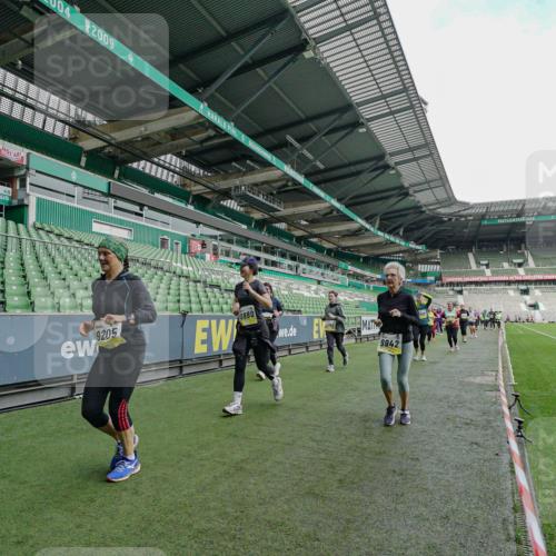05.10.2025 - 20. swb-Marathon Bremen Michael Burmester http://msf.ph/oto/9225629 05.10.2025 10:40:52 Laufen im Stadion 7706, 8111, 9001, 9178, 9191, 9205, 9217, 9245, 9306, 9308, 9321, 9334, 9353, 9355, 9387, 9423, 9438, 9440, 9446, 9466, 9483, 9491, 9530, 9537, 9552, 9589, 9599, 9605, 9615, 9617, 9623, 9685, 9690, 9702, 9712, 9721, 9764, 9774, 9804, 9853, 9874, 9877, 9892, 9942, 10001, 10037, 10058, 10081, 10100, 10101, 10135, 10160, 10168, 10193, 10235, 10236, 10243, 10343, 10419, 10550, 10563, 10580, 10585, 10737, 11090, 11270, 7799, 9220, 9241, 9286, 9554, 9571, 9619, 9931 meine-sportfotos.de