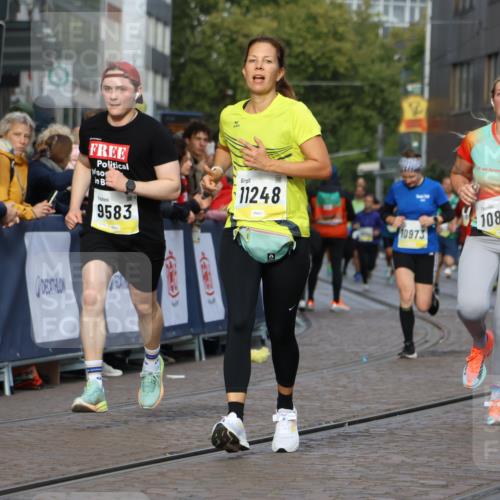 05.10.2025 - 20. swb-Marathon Bremen Strokosch-Dieckow http://msf.ph/oto/9225631 05.10.2025 10:48:54 Ziel 7414, 9216, 9255, 9583, 9674, 10047, 10877, 10973, 11248 meine-sportfotos.de