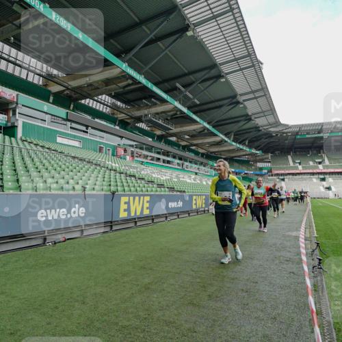 05.10.2025 - 20. swb-Marathon Bremen Michael Burmester http://msf.ph/oto/9225638 05.10.2025 10:40:55 Laufen im Stadion 7706, 8111, 9001, 9178, 9191, 9205, 9217, 9245, 9274, 9306, 9321, 9334, 9353, 9355, 9438, 9440, 9446, 9466, 9483, 9491, 9530, 9537, 9552, 9589, 9599, 9605, 9617, 9623, 9685, 9690, 9702, 9712, 9721, 9757, 9764, 9774, 9804, 9853, 9874, 9877, 9892, 9942, 10001, 10037, 10058, 10081, 10100, 10101, 10135, 10160, 10168, 10193, 10235, 10236, 10243, 10343, 10419, 10458, 10550, 10563, 10580, 10585, 10632, 10737, 11090, 11270, 7799, 9241, 9554, 9571, 9619, 9931 meine-sportfotos.de