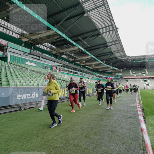 05.10.2025 - 20. swb-Marathon Bremen Michael Burmester http://msf.ph/oto/9225650 05.10.2025 10:40:59 Laufen im Stadion 7706, 8111, 9001, 9178, 9191, 9205, 9217, 9245, 9274, 9306, 9321, 9334, 9353, 9355, 9357, 9438, 9440, 9446, 9466, 9483, 9530, 9537, 9589, 9599, 9605, 9617, 9685, 9690, 9702, 9712, 9757, 9764, 9774, 9804, 9853, 9874, 9877, 9892, 9942, 10001, 10037, 10058, 10081, 10100, 10101, 10135, 10168, 10193, 10235, 10236, 10243, 10295, 10343, 10419, 10458, 10550, 10563, 10580, 10582, 10585, 10632, 11090, 11270, 7799, 9241, 9554, 9571, 9619, 9931 meine-sportfotos.de
