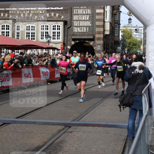 05.10.2025 - 20. swb-Marathon Bremen Yannick Fuchs http://msf.ph/oto/9225653 05.10.2025 11:00:17 Ziel 7177, 7621, 9603, 9611, 9666, 9672, 10138, 10345, 10489, 10572, 10889, 10919, 11026, 11050, 11125, 11266, 11600, 11713 meine-sportfotos.de