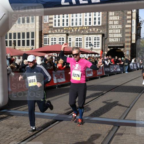05.10.2025 - 20. swb-Marathon Bremen Yannick Fuchs http://msf.ph/oto/9225668 05.10.2025 10:57:01 Ziel 9188, 9669, 10105, 10145, 10397, 10845, 10924, 11274, 11675 meine-sportfotos.de