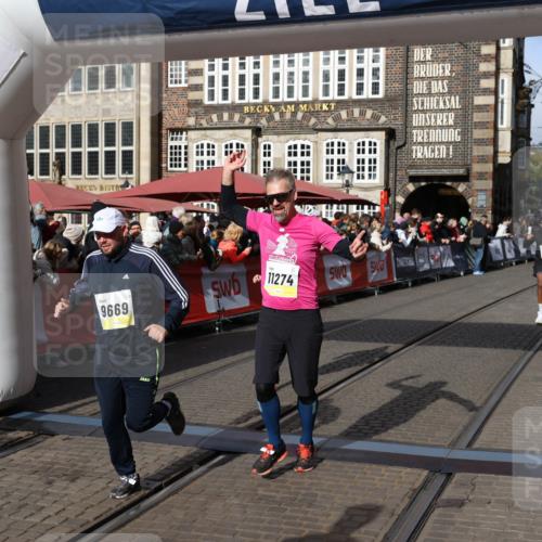 05.10.2025 - 20. swb-Marathon Bremen Yannick Fuchs http://msf.ph/oto/9225670 05.10.2025 10:57:01 Ziel 9188, 9669, 10105, 10145, 10397, 10845, 10924, 11274, 11675 meine-sportfotos.de