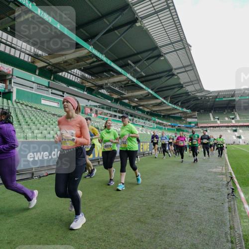05.10.2025 - 20. swb-Marathon Bremen Michael Burmester http://msf.ph/oto/9225676 05.10.2025 10:41:05 Laufen im Stadion 7706, 8111, 9001, 9178, 9191, 9205, 9217, 9245, 9274, 9306, 9321, 9334, 9353, 9355, 9357, 9401, 9438, 9440, 9446, 9466, 9483, 9530, 9537, 9589, 9599, 9605, 9617, 9685, 9690, 9702, 9712, 9757, 9764, 9774, 9804, 9853, 9874, 9877, 9887, 9892, 9942, 10001, 10037, 10058, 10081, 10100, 10101, 10135, 10152, 10168, 10197, 10235, 10236, 10243, 10249, 10295, 10330, 10332, 10343, 10419, 10458, 10550, 10563, 10580, 10582, 10585, 10614, 10632, 7799, 9619 meine-sportfotos.de