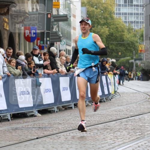 05.10.2025 - 20. swb-Marathon Bremen Strokosch-Dieckow http://msf.ph/oto/9225678 05.10.2025 12:19:11 Ziel 2049 meine-sportfotos.de