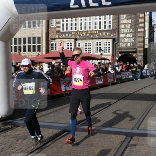 05.10.2025 - 20. swb-Marathon Bremen Yannick Fuchs http://msf.ph/oto/9225681 05.10.2025 10:57:01 Ziel 9188, 9669, 10105, 10145, 10397, 10845, 10924, 11274, 11675 meine-sportfotos.de