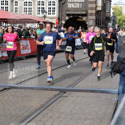 05.10.2025 - 20. swb-Marathon Bremen Yannick Fuchs http://msf.ph/oto/9225702 05.10.2025 11:00:19 Ziel 7177, 7621, 9603, 9611, 9672, 10345, 10489, 10889, 10919, 10985, 11026, 11050, 11125, 11600, 11713 meine-sportfotos.de