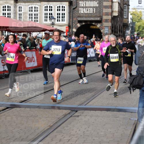 05.10.2025 - 20. swb-Marathon Bremen Yannick Fuchs http://msf.ph/oto/9225706 05.10.2025 11:00:19 Ziel 7177, 7621, 9603, 9611, 9672, 10345, 10489, 10889, 10919, 10985, 11026, 11050, 11125, 11600, 11713 meine-sportfotos.de