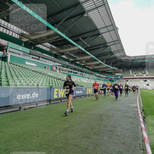 05.10.2025 - 20. swb-Marathon Bremen Michael Burmester http://msf.ph/oto/9225712 05.10.2025 10:41:15 Laufen im Stadion 7706, 8111, 9001, 9178, 9191, 9205, 9217, 9245, 9265, 9274, 9306, 9321, 9334, 9353, 9355, 9357, 9401, 9438, 9446, 9483, 9530, 9537, 9538, 9589, 9599, 9605, 9617, 9685, 9702, 9712, 9757, 9764, 9774, 9804, 9853, 9874, 9877, 9887, 9892, 9942, 10037, 10051, 10058, 10081, 10095, 10100, 10101, 10132, 10152, 10197, 10212, 10223, 10235, 10236, 10249, 10295, 10330, 10332, 10458, 10550, 10582, 10585, 10614, 10632 meine-sportfotos.de