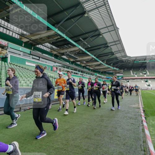 05.10.2025 - 20. swb-Marathon Bremen Michael Burmester http://msf.ph/oto/9225727 05.10.2025 10:41:20 Laufen im Stadion 7706, 9001, 9178, 9191, 9205, 9217, 9265, 9274, 9306, 9334, 9353, 9355, 9357, 9401, 9438, 9446, 9483, 9530, 9537, 9538, 9589, 9599, 9605, 9617, 9685, 9702, 9757, 9764, 9774, 9804, 9853, 9874, 9877, 9887, 9892, 9907, 9942, 10037, 10051, 10058, 10095, 10100, 10101, 10132, 10152, 10197, 10212, 10223, 10235, 10236, 10249, 10295, 10330, 10332, 10458, 10550, 10582, 10585, 10614, 10632, 11379, 11437 meine-sportfotos.de