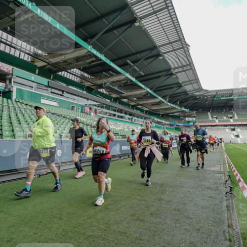 05.10.2025 - 20. swb-Marathon Bremen Michael Burmester http://msf.ph/oto/9225745 05.10.2025 10:41:26 Laufen im Stadion 7706, 8533, 9001, 9178, 9191, 9217, 9265, 9274, 9306, 9334, 9353, 9355, 9357, 9401, 9438, 9446, 9483, 9530, 9537, 9538, 9589, 9599, 9605, 9617, 9632, 9685, 9702, 9757, 9764, 9774, 9853, 9874, 9877, 9887, 9892, 9907, 9982, 10037, 10051, 10095, 10100, 10101, 10125, 10132, 10148, 10152, 10197, 10212, 10214, 10223, 10235, 10236, 10249, 10295, 10330, 10332, 10458, 10550, 10582, 10585, 10614, 10632, 10706, 10937, 10998, 11037, 11232, 11379, 11405, 11437 meine-sportfotos.de