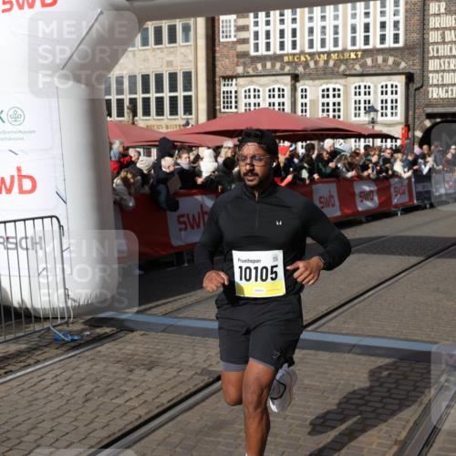 05.10.2025 - 20. swb-Marathon Bremen Yannick Fuchs http://msf.ph/oto/9225746 05.10.2025 10:57:04 Ziel 9451, 9669, 10105, 10397, 10867, 10924, 11168, 11274 meine-sportfotos.de