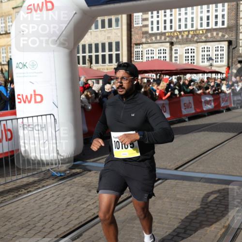05.10.2025 - 20. swb-Marathon Bremen Yannick Fuchs http://msf.ph/oto/9225760 05.10.2025 10:57:04 Ziel 9451, 9669, 10105, 10397, 10867, 10924, 11168, 11274 meine-sportfotos.de