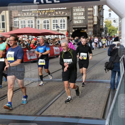 05.10.2025 - 20. swb-Marathon Bremen Yannick Fuchs http://msf.ph/oto/9225761 05.10.2025 11:00:20 Ziel 7177, 7621, 9495, 9603, 9672, 10345, 10489, 10889, 10919, 10985, 11050, 11125, 11600, 11713 meine-sportfotos.de