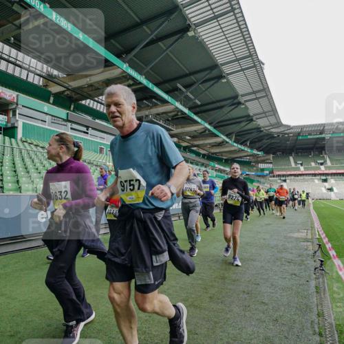 05.10.2025 - 20. swb-Marathon Bremen Michael Burmester http://msf.ph/oto/9225762 05.10.2025 10:41:29 Laufen im Stadion 7706, 8533, 9001, 9178, 9191, 9217, 9265, 9274, 9306, 9334, 9353, 9355, 9357, 9401, 9438, 9446, 9530, 9537, 9538, 9589, 9599, 9605, 9617, 9632, 9685, 9702, 9757, 9764, 9774, 9836, 9837, 9853, 9874, 9877, 9887, 9892, 9907, 9982, 10051, 10095, 10100, 10101, 10125, 10129, 10132, 10148, 10152, 10197, 10212, 10214, 10223, 10235, 10236, 10249, 10295, 10330, 10332, 10333, 10458, 10550, 10582, 10585, 10614, 10632, 10706, 10937, 10998, 11037, 11232, 11379, 11405, 11437 meine-sportfotos.de
