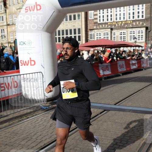 05.10.2025 - 20. swb-Marathon Bremen Yannick Fuchs http://msf.ph/oto/9225767 05.10.2025 10:57:04 Ziel 9451, 9669, 10105, 10397, 10867, 10924, 11168, 11274 meine-sportfotos.de