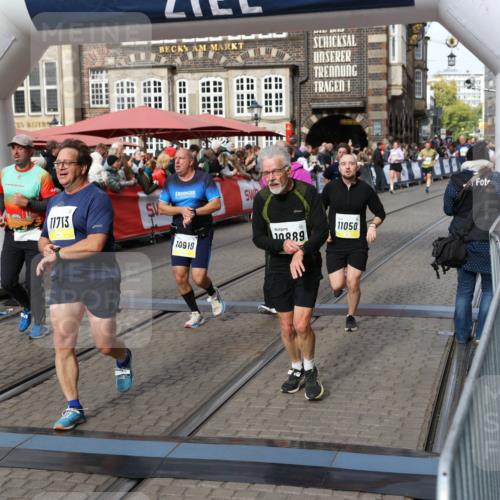 05.10.2025 - 20. swb-Marathon Bremen Yannick Fuchs http://msf.ph/oto/9225771 05.10.2025 11:00:21 Ziel 7177, 7621, 9495, 9672, 10345, 10489, 10889, 10919, 10985, 11050, 11125, 11600, 11713 meine-sportfotos.de