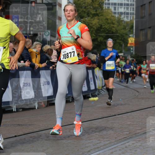 05.10.2025 - 20. swb-Marathon Bremen Strokosch-Dieckow http://msf.ph/oto/9225777 05.10.2025 10:48:56 Ziel 9216, 9255, 9317, 9583, 10047, 10733, 10877, 10973, 11248 meine-sportfotos.de