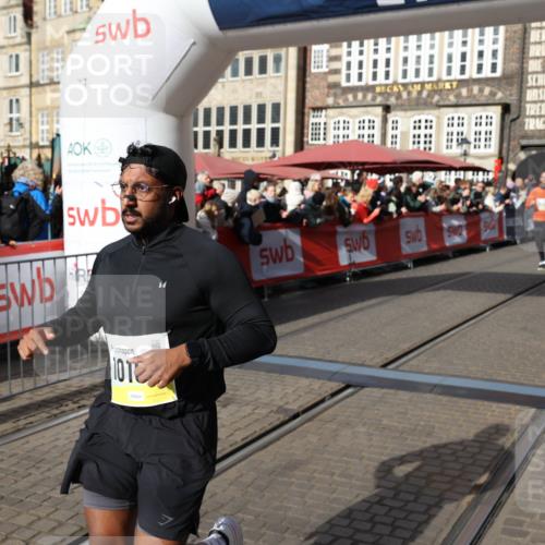 05.10.2025 - 20. swb-Marathon Bremen Yannick Fuchs http://msf.ph/oto/9225782 05.10.2025 10:57:05 Ziel 9451, 9669, 10105, 10397, 10867, 10924, 11168, 11274 meine-sportfotos.de