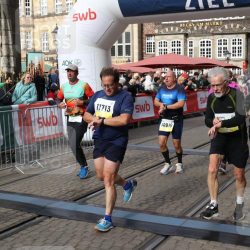 05.10.2025 - 20. swb-Marathon Bremen Yannick Fuchs http://msf.ph/oto/9225785 05.10.2025 11:00:21 Ziel 7177, 7621, 9495, 9672, 10345, 10489, 10889, 10919, 10985, 11050, 11125, 11600, 11713 meine-sportfotos.de