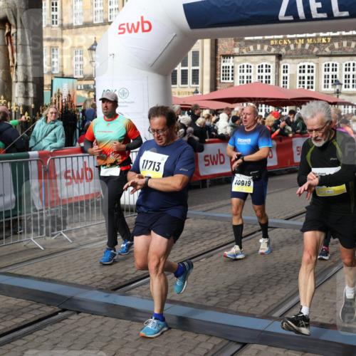 05.10.2025 - 20. swb-Marathon Bremen Yannick Fuchs http://msf.ph/oto/9225793 05.10.2025 11:00:21 Ziel 7177, 7621, 9495, 9672, 10345, 10489, 10889, 10919, 10985, 11050, 11125, 11600, 11713 meine-sportfotos.de