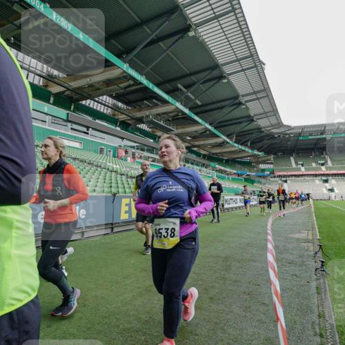 05.10.2025 - 20. swb-Marathon Bremen Michael Burmester http://msf.ph/oto/9225817 05.10.2025 10:41:41 Laufen im Stadion 7069, 8533, 9178, 9191, 9217, 9265, 9274, 9355, 9357, 9401, 9530, 9538, 9589, 9599, 9632, 9649, 9685, 9757, 9764, 9774, 9836, 9837, 9874, 9887, 9907, 9982, 10051, 10095, 10125, 10129, 10132, 10134, 10148, 10152, 10189, 10197, 10212, 10214, 10223, 10235, 10236, 10248, 10249, 10295, 10330, 10332, 10333, 10458, 10499, 10522, 10550, 10582, 10585, 10614, 10632, 10706, 10722, 10815, 10937, 10998, 11037, 11056, 11097, 11232, 11379, 11405, 11437, 11473, 7706, 9001 meine-sportfotos.de