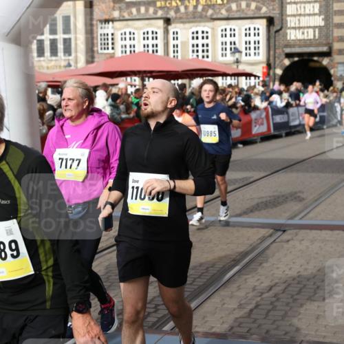 05.10.2025 - 20. swb-Marathon Bremen Yannick Fuchs http://msf.ph/oto/9225845 05.10.2025 11:00:22 Ziel 7177, 7621, 9495, 9672, 10345, 10889, 10919, 10985, 11050, 11063, 11125, 11600, 11713 meine-sportfotos.de