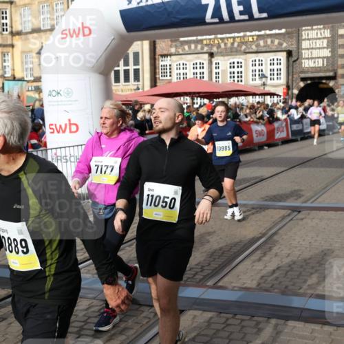 05.10.2025 - 20. swb-Marathon Bremen Yannick Fuchs http://msf.ph/oto/9225851 05.10.2025 11:00:23 Ziel 7177, 9495, 9672, 10345, 10406, 10492, 10889, 10919, 10985, 11050, 11063, 11263, 11713 meine-sportfotos.de