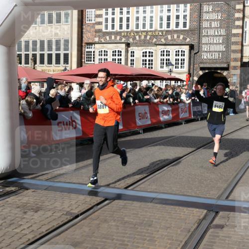 05.10.2025 - 20. swb-Marathon Bremen Yannick Fuchs http://msf.ph/oto/9225854 05.10.2025 10:57:07 Ziel 9451, 9669, 9937, 10069, 10105, 10397, 10867, 11168, 11274 meine-sportfotos.de