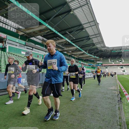 05.10.2025 - 20. swb-Marathon Bremen Michael Burmester http://msf.ph/oto/9225861 05.10.2025 10:41:57 Laufen im Stadion 7069, 8533, 8865, 9265, 9357, 9401, 9519, 9538, 9632, 9648, 9649, 9798, 9815, 9836, 9837, 9887, 9907, 9982, 10031, 10051, 10082, 10087, 10095, 10125, 10129, 10132, 10134, 10148, 10152, 10189, 10197, 10212, 10214, 10223, 10239, 10248, 10249, 10264, 10295, 10330, 10332, 10333, 10499, 10522, 10582, 10614, 10706, 10722, 10815, 10824, 10937, 10943, 10998, 11037, 11056, 11097, 11206, 11232, 11379, 11395, 11405, 11437, 11473, 11584, 11634, 9001, 9178, 9191, 9217, 9274 meine-sportfotos.de