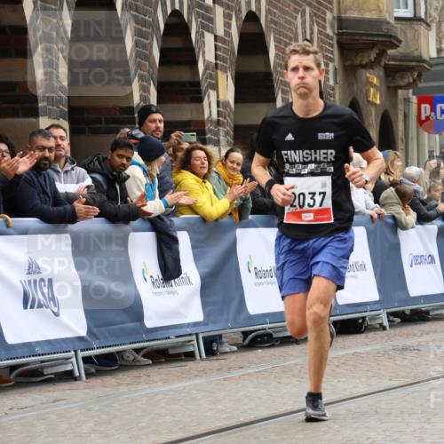 05.10.2025 - 20. swb-Marathon Bremen Strokosch-Dieckow http://msf.ph/oto/9225864 05.10.2025 12:20:27 Ziel 2037 meine-sportfotos.de