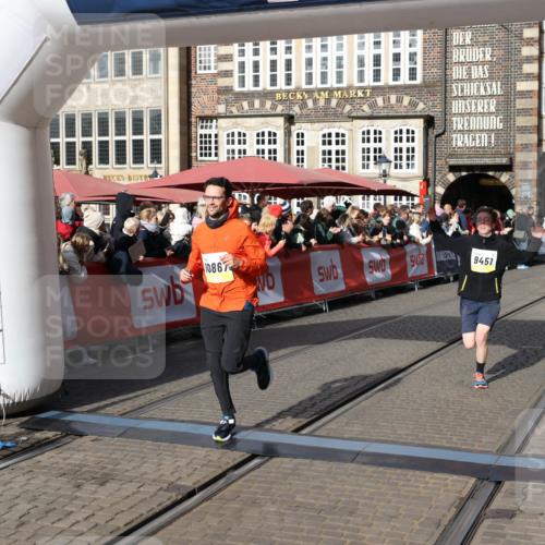 05.10.2025 - 20. swb-Marathon Bremen Yannick Fuchs http://msf.ph/oto/9225866 05.10.2025 10:57:07 Ziel 9451, 9669, 9937, 10069, 10105, 10397, 10867, 11168, 11274 meine-sportfotos.de