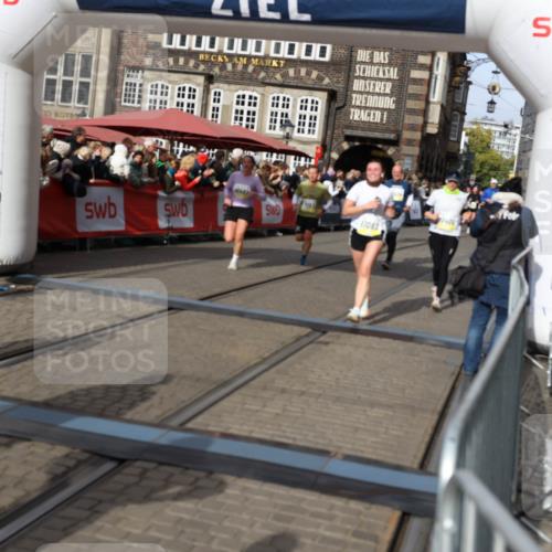 05.10.2025 - 20. swb-Marathon Bremen Yannick Fuchs http://msf.ph/oto/9225867 05.10.2025 11:00:25 Ziel 7177, 9495, 9672, 10345, 10406, 10492, 10889, 10919, 10985, 11050, 11063, 11263, 11424, 11699, 11713 meine-sportfotos.de