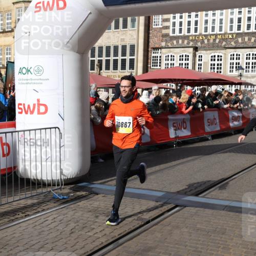 05.10.2025 - 20. swb-Marathon Bremen Yannick Fuchs http://msf.ph/oto/9225874 05.10.2025 10:57:07 Ziel 9451, 9669, 9937, 10069, 10105, 10397, 10867, 11168, 11274 meine-sportfotos.de