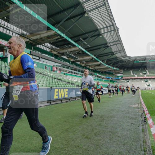 05.10.2025 - 20. swb-Marathon Bremen Michael Burmester http://msf.ph/oto/9225878 05.10.2025 10:42:02 Laufen im Stadion 7069, 8533, 8865, 9265, 9401, 9519, 9538, 9632, 9648, 9649, 9798, 9815, 9836, 9837, 9887, 9907, 9982, 10031, 10051, 10082, 10087, 10095, 10125, 10129, 10132, 10134, 10148, 10152, 10189, 10197, 10212, 10214, 10223, 10239, 10248, 10249, 10264, 10330, 10333, 10499, 10522, 10706, 10722, 10815, 10824, 10937, 10943, 10998, 11037, 11056, 11097, 11126, 11142, 11206, 11232, 11379, 11395, 11405, 11437, 11473, 11584, 11634, 9178, 9191, 9217, 9274, 9357, 11261 meine-sportfotos.de