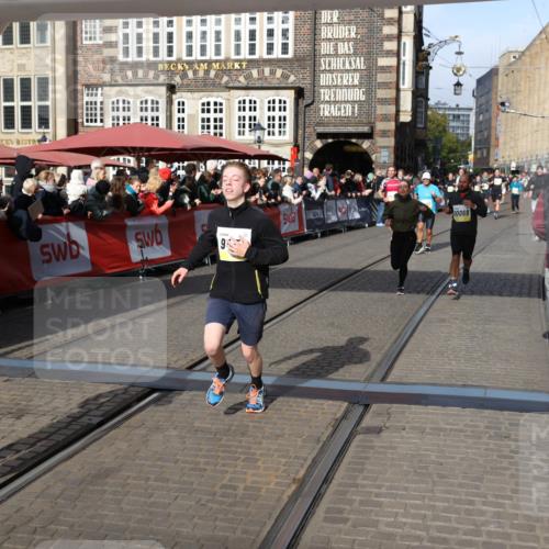 05.10.2025 - 20. swb-Marathon Bremen Yannick Fuchs http://msf.ph/oto/9225885 05.10.2025 10:57:07 Ziel 9451, 9669, 9937, 10069, 10105, 10397, 10867, 11168, 11274 meine-sportfotos.de