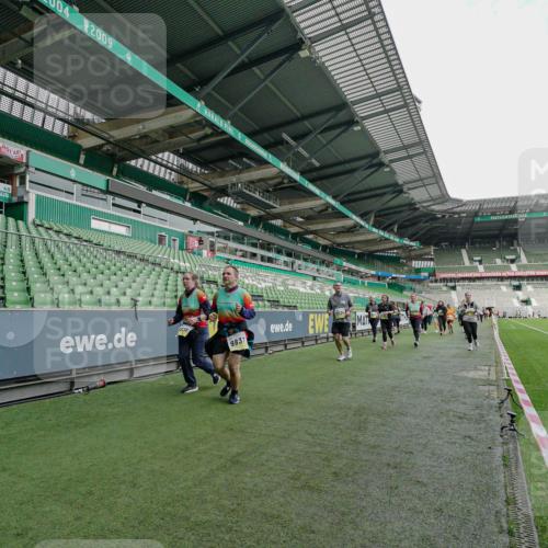 05.10.2025 - 20. swb-Marathon Bremen Michael Burmester http://msf.ph/oto/9225886 05.10.2025 10:42:04 Laufen im Stadion 7069, 8533, 8865, 9265, 9401, 9519, 9538, 9632, 9648, 9649, 9798, 9815, 9836, 9837, 9907, 9972, 9982, 10031, 10051, 10082, 10087, 10095, 10125, 10129, 10132, 10134, 10148, 10152, 10189, 10212, 10214, 10223, 10239, 10248, 10264, 10333, 10499, 10522, 10706, 10722, 10815, 10824, 10937, 10943, 10998, 11037, 11056, 11097, 11126, 11142, 11206, 11232, 11379, 11395, 11405, 11437, 11473, 11584, 11634, 9217, 9274, 9357, 11261 meine-sportfotos.de